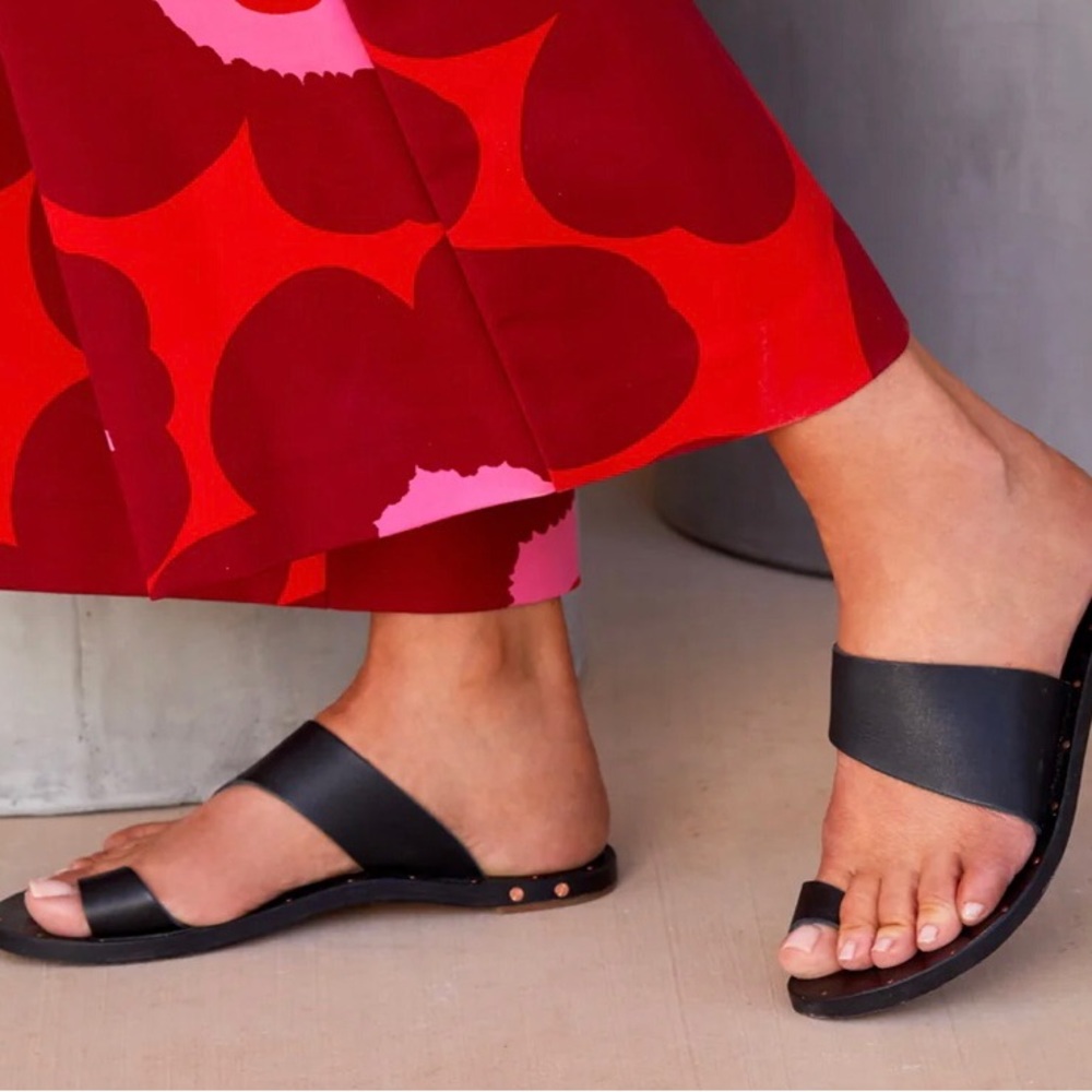 BEEK Finch Leather Toe Ring Sandal